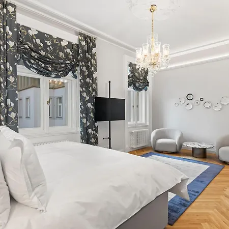 Vodickova Luxury Apartment